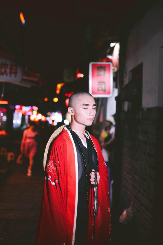 抖音爆火的佛系小哥,迷倒万千少女的"禁欲系"和尚