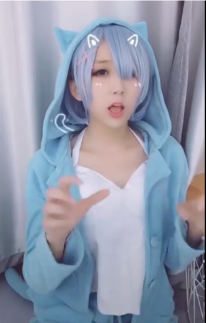 抖音妹子cos蕾姆,当她发出巨龙咆哮后,心脏受到一万点