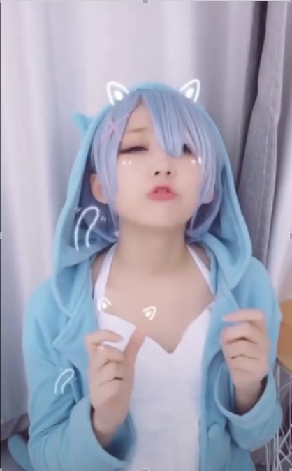 抖音妹子cos蕾姆,当她发出巨龙咆哮后,心脏受到一万点
