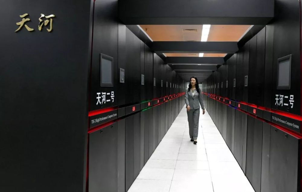 她为连续六次问鼎世界第一的"天河二号"超级计算机大规模并行系统