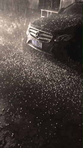 预警!冰雹 大雨 大风来袭,出行请注意安全