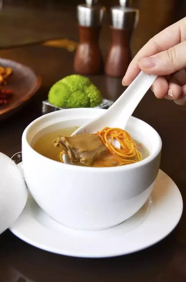 鲍鱼乳鸽 (看完了放到你圈子里,朋友们会感激您)