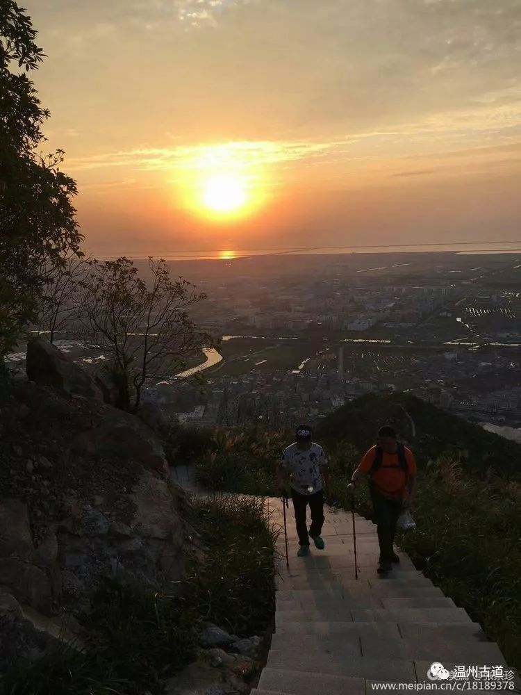 大罗山七尖尖尖通天，连绵而行山色无边