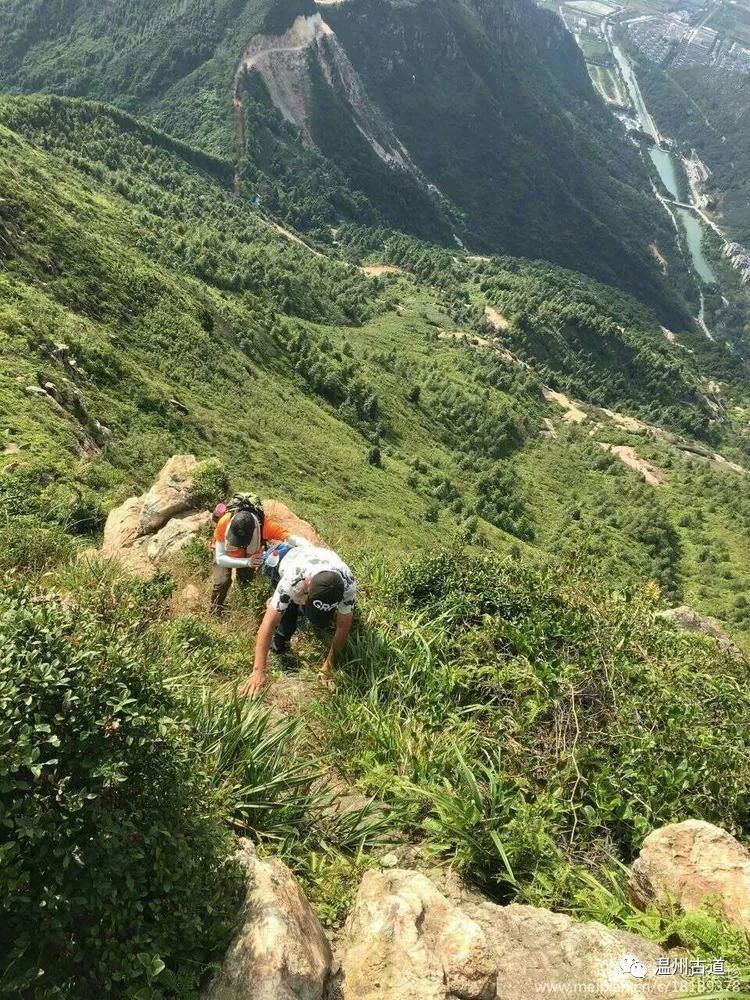 大罗山七尖尖尖通天，连绵而行山色无边