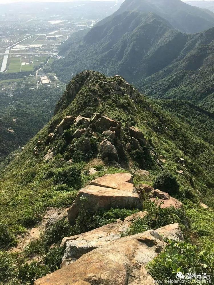大罗山七尖尖尖通天，连绵而行山色无边