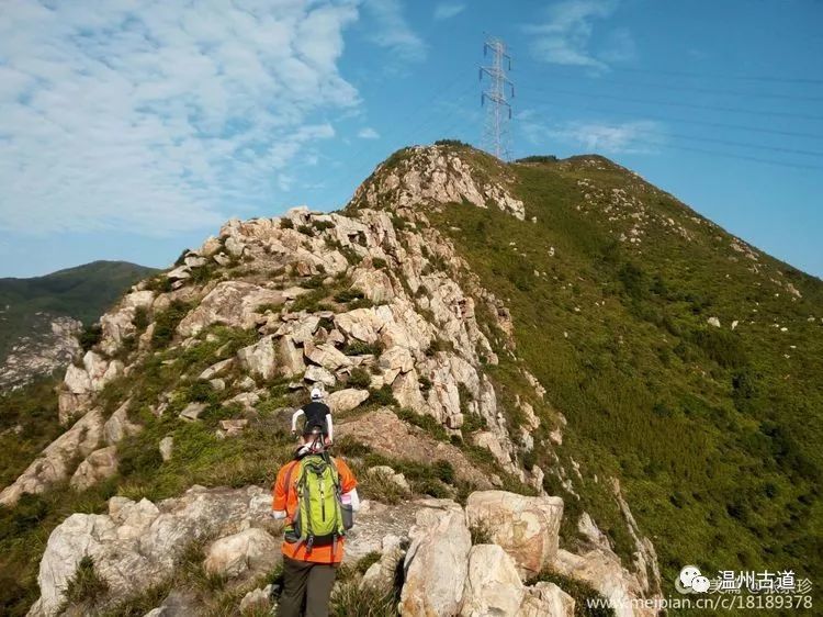 大罗山七尖尖尖通天，连绵而行山色无边