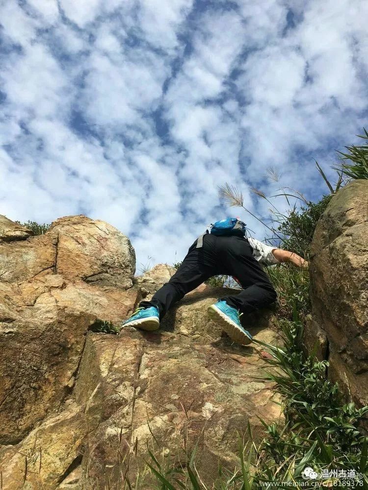 大罗山七尖尖尖通天，连绵而行山色无边