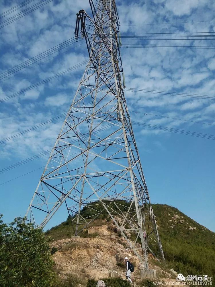 大罗山七尖尖尖通天，连绵而行山色无边