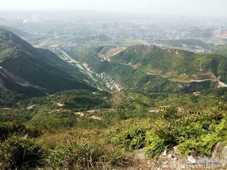 大罗山七尖尖尖通天，连绵而行山色无边