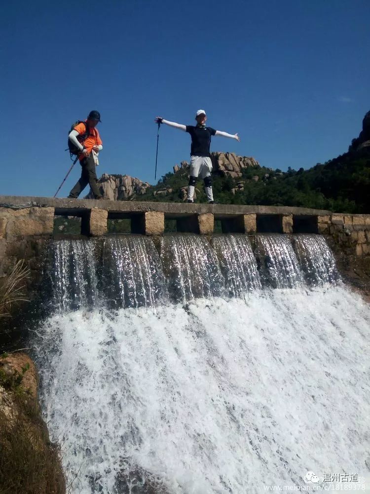 大罗山七尖尖尖通天，连绵而行山色无边