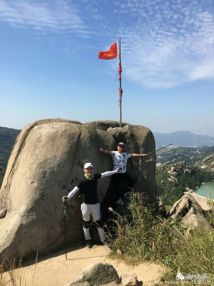 大罗山七尖尖尖通天，连绵而行山色无边