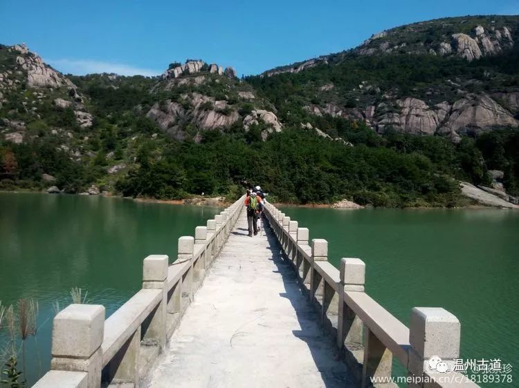 大罗山七尖尖尖通天，连绵而行山色无边