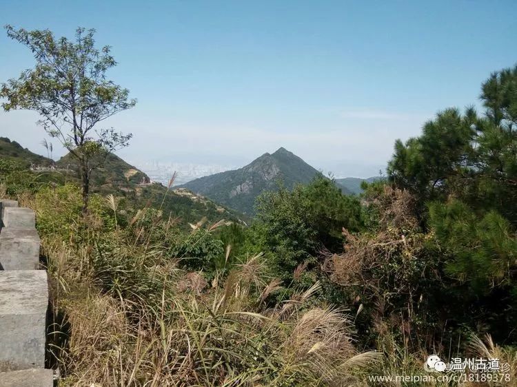 大罗山七尖尖尖通天，连绵而行山色无边