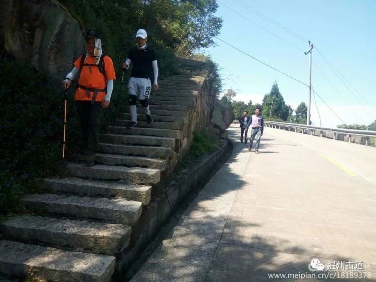 大罗山七尖尖尖通天，连绵而行山色无边