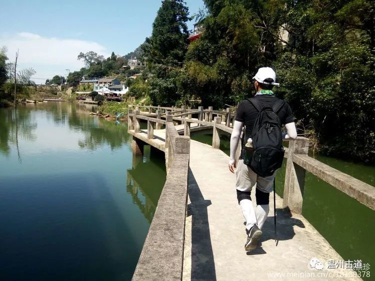 大罗山七尖尖尖通天，连绵而行山色无边