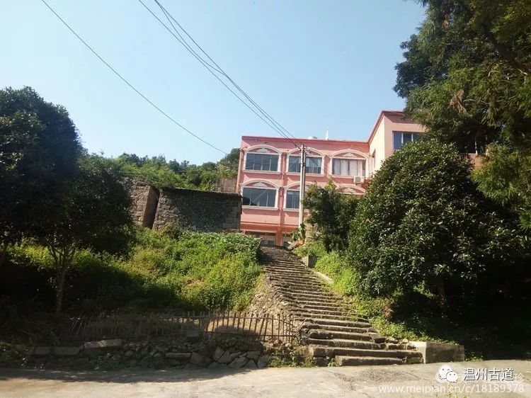 大罗山七尖尖尖通天，连绵而行山色无边