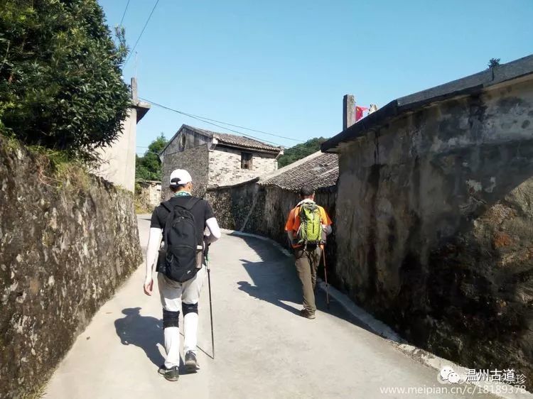 大罗山七尖尖尖通天，连绵而行山色无边