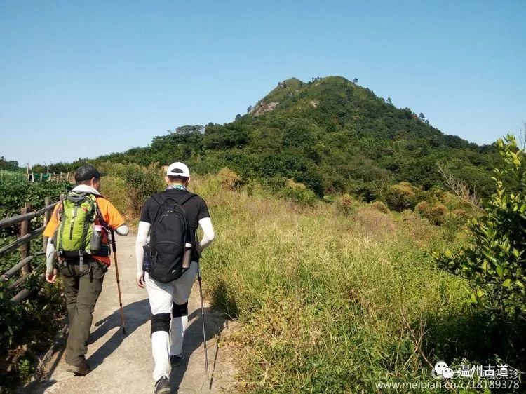 大罗山七尖尖尖通天，连绵而行山色无边