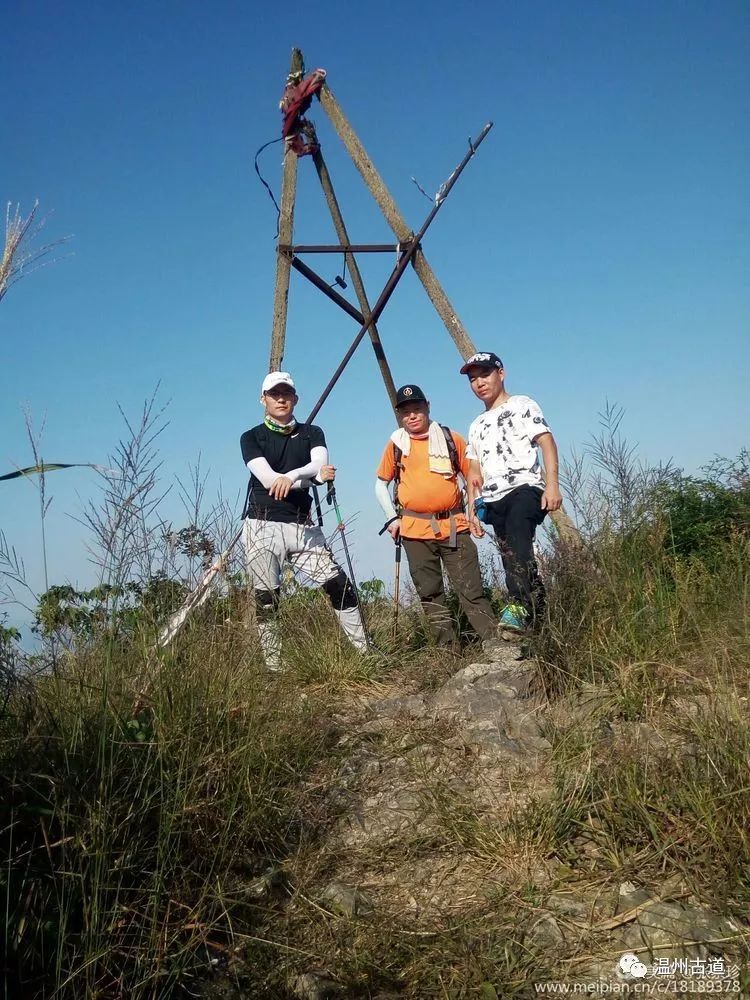 大罗山七尖尖尖通天，连绵而行山色无边