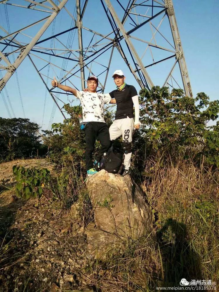 大罗山七尖尖尖通天，连绵而行山色无边