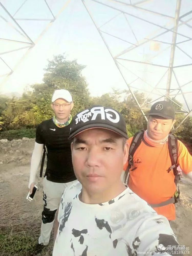 大罗山七尖尖尖通天，连绵而行山色无边