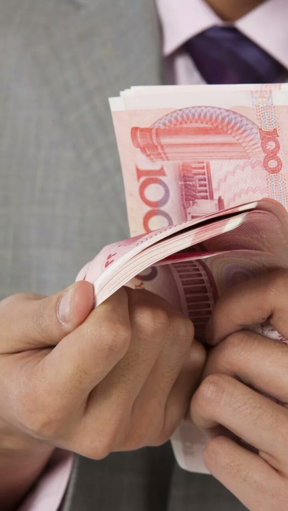 暴富·发财·钞票·美元·命里有财壁纸:"何以解忧,唯有暴富"