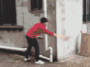 婚礼现场,伴郎摸胸猥亵新娘!新郎:结婚就是为了热闹,让他摸嘛