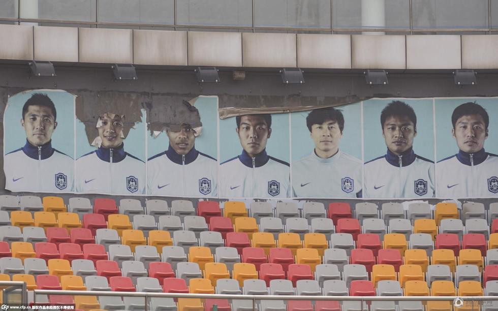 天津爆炸殃及泰达大球场 设施受损严重_学生时