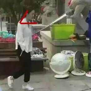 杨幂,要正视你的驼背问题了