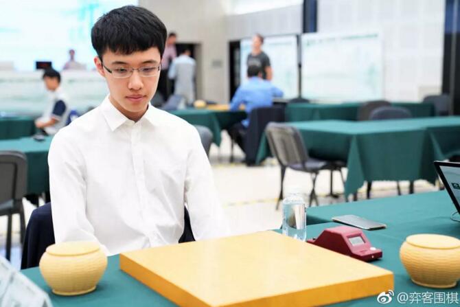 空姐发帖寻人意外让他火遍全国，连笑婉拒回应希望多关注下棋本身（组图） - 3