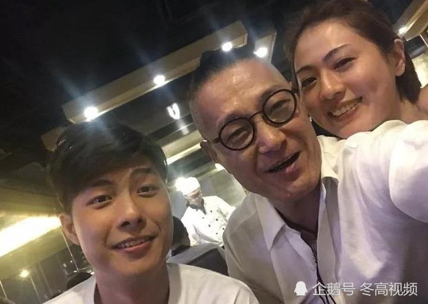 59岁卢惠光近照:容颜显老越来越面善,与35岁妻子同框似父女