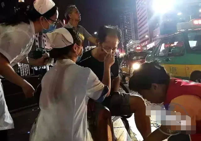 湛江大叔路边摔跤流血生命危急,!献血屋冲出了几个"天使"!