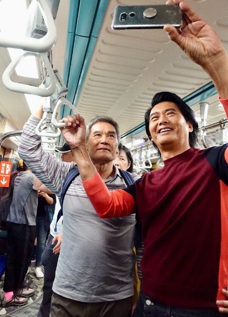 无双问鼎票房冠军,周润发亲民宣传,身材颜值从