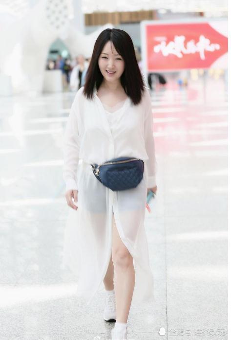 杨钰莹未修图和精修图机场照对比,p图人员是不是该下岗了