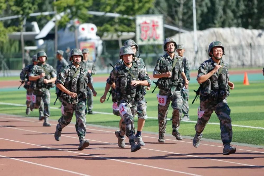 陆军航空兵学院第一届军事体育运动会剪影纪实
