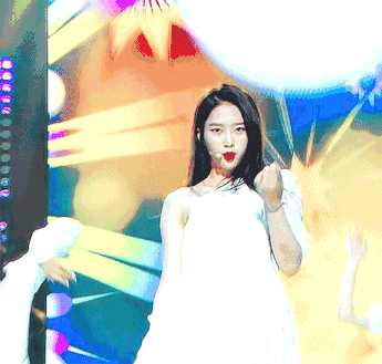 毕竟wuli高冷冰山美人,平时在镜头前都是酱婶儿的.