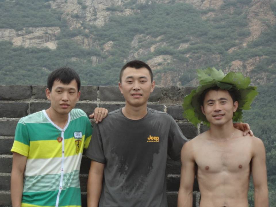 天津港失联消防队员家属寻亲_学生时代新闻