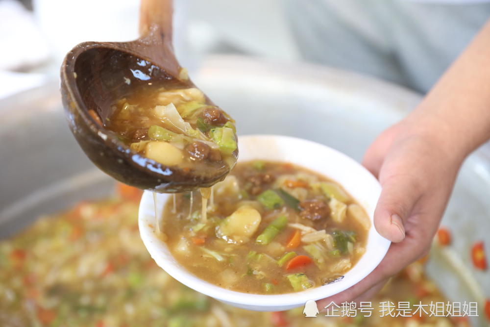西安人最爱的清真肉丸糊辣汤,六块一碗丸子十几个
