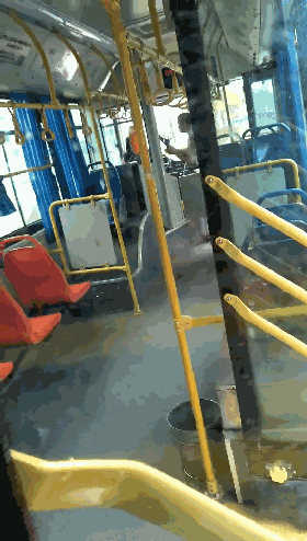 嚣张!南宁一公交车司机遭受一男子打骂,竟是因为.