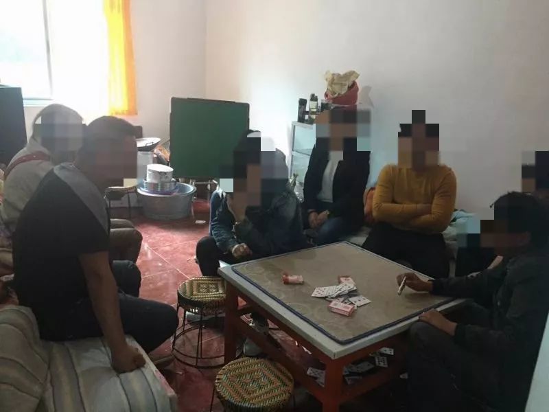 大理:16人"打麻将,捞腌菜"聚众赌博被一窝端!