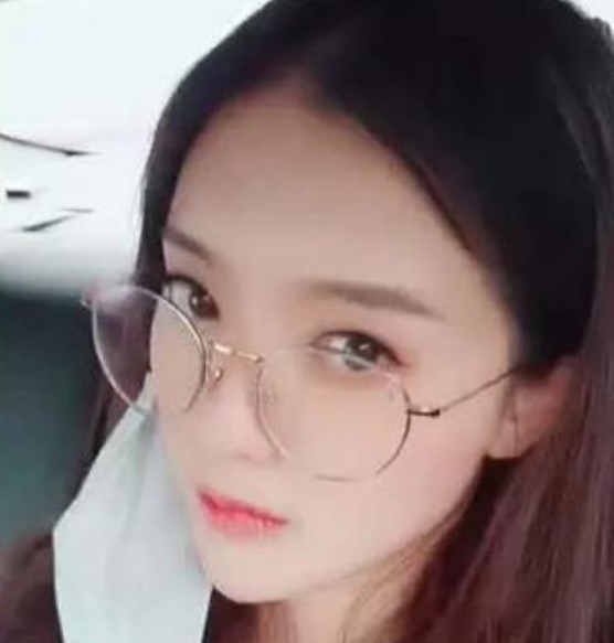 抖音"戴口罩"美女爆红,当她做完这个动作后,网友:我受