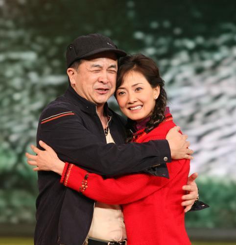 58岁黄宏一家近照，独宠娇妻29年，25岁女儿美若天仙