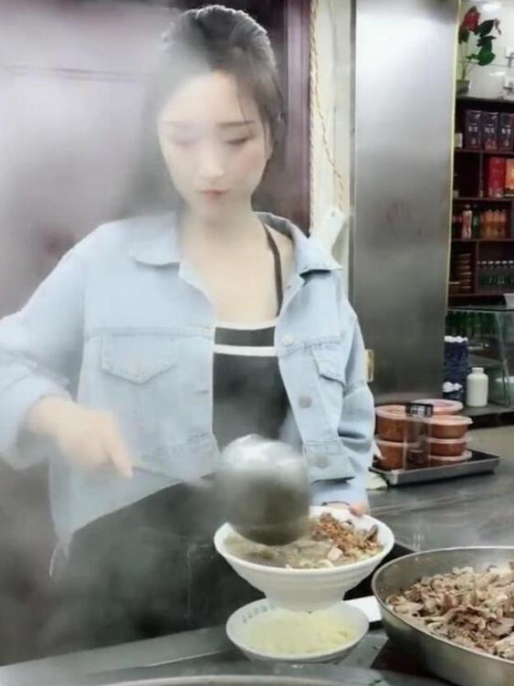 抖音"羊肉汤西施"火了,众人慕名而来只为见一面,网友