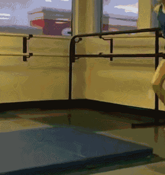 搞笑gif图:一看就知道,伴娘是有故事的人