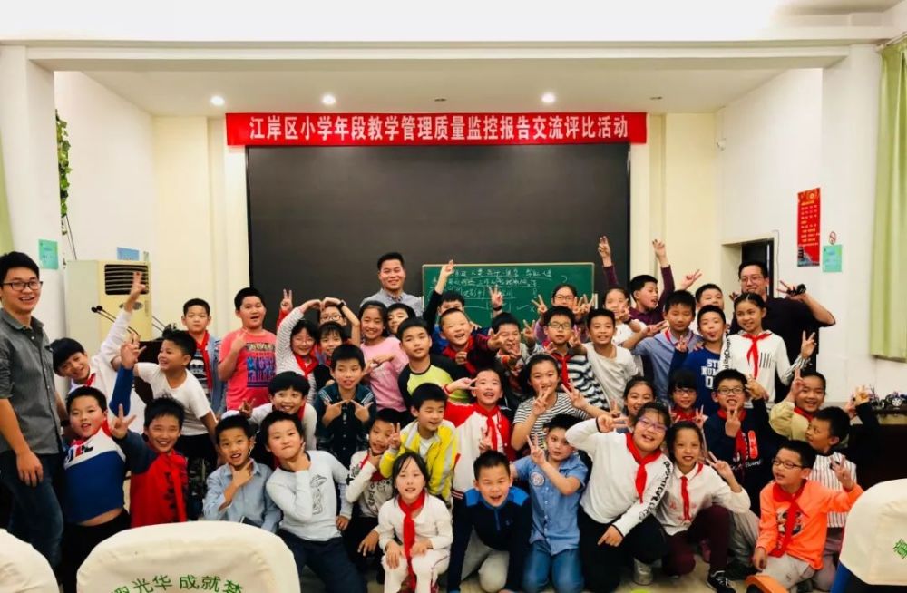 酷创机器人正式入驻武汉市江岸区光华路小学