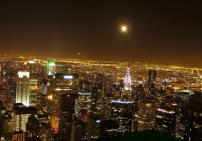 城市夜景观已成为一个城市国际化的象征,使城市突破时间的限制来展示