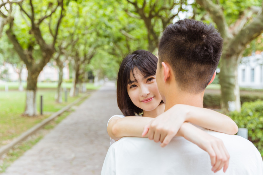 异地恋,男生想女朋友了怎么办?这3个回答告诉你,什么是爱情