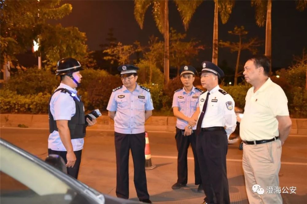 昨晚澄海公安出动大批警力,现场24人被抓,破获多宗刑事案件!