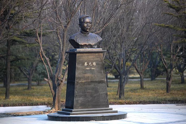 蔡元培雕像