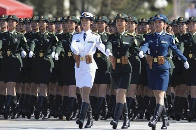 为何在阅兵仪式上,我国女兵必须穿丝袜?答案其实很简单